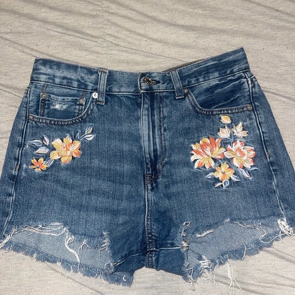 Floral embroidered shorts